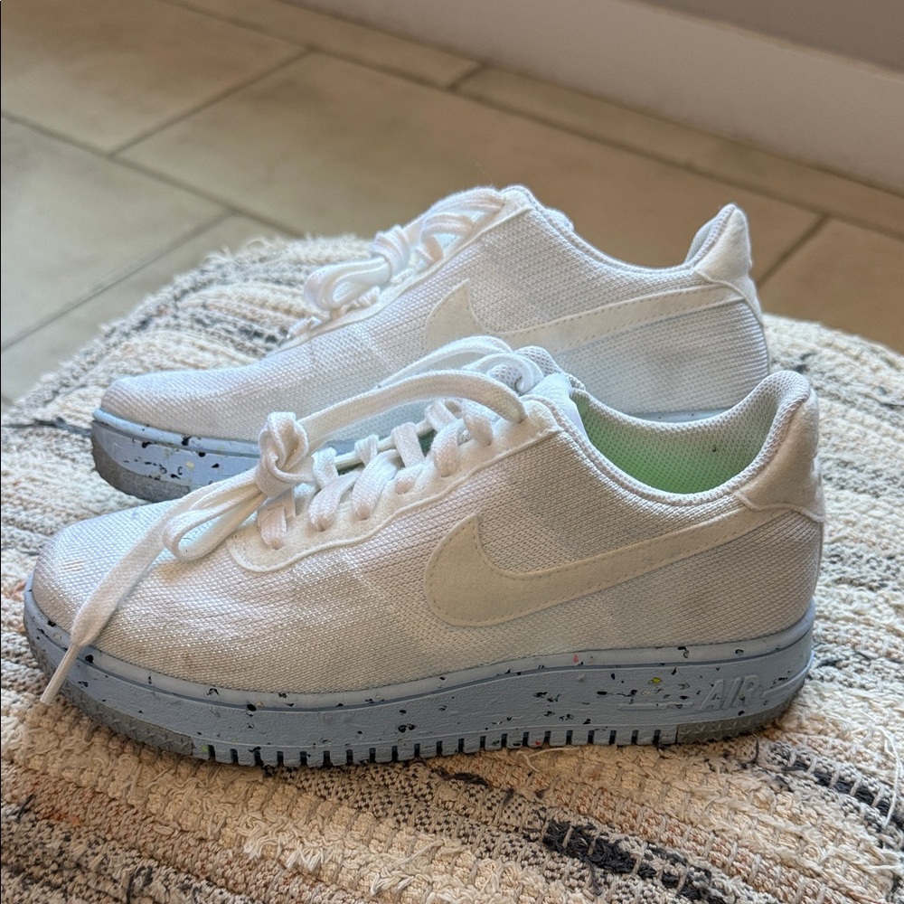 Women’s Nike Flyknit Air Force’s size 8